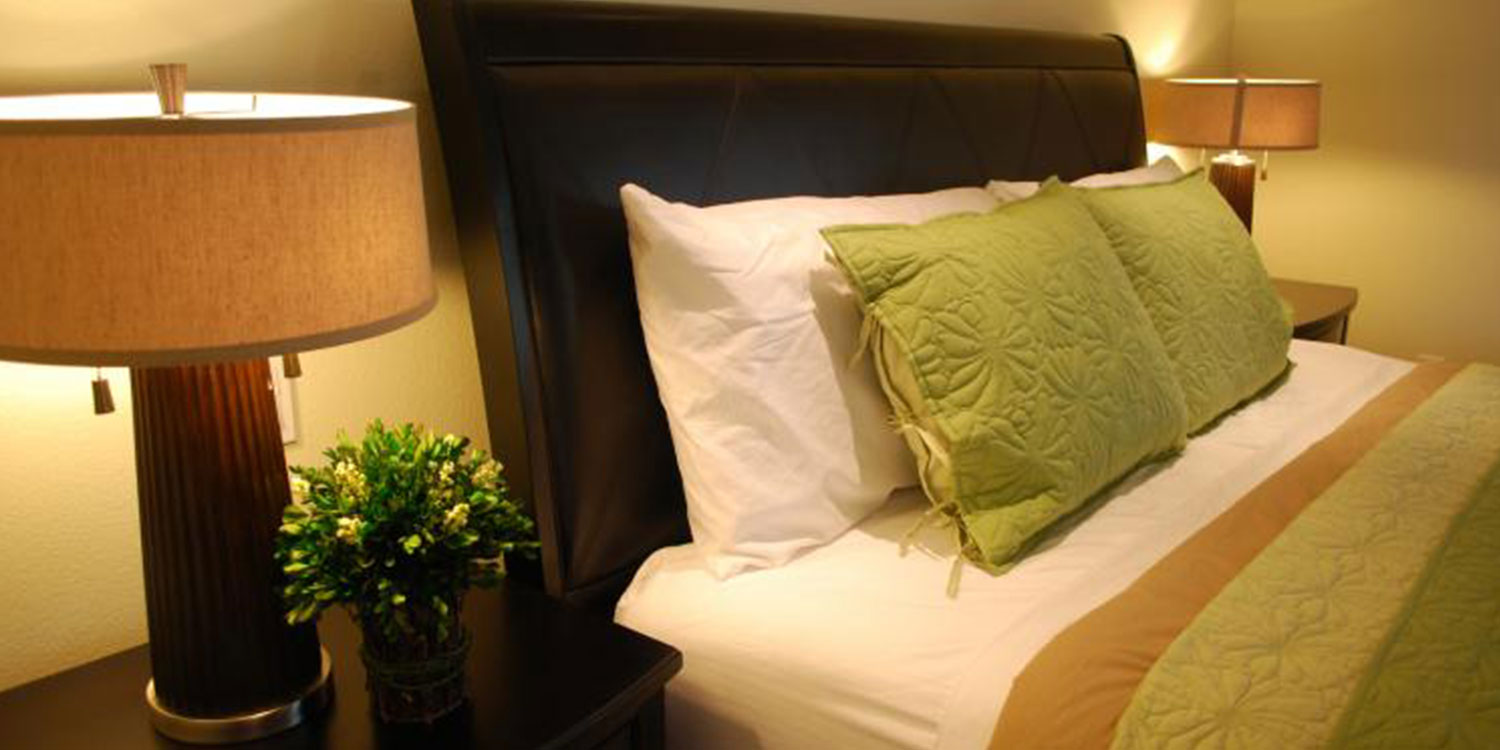 BEAUTIFUL GUEST ROOMS AND SUITES TO ACCOMMODATE GUESTS VISITING CAMARILLO